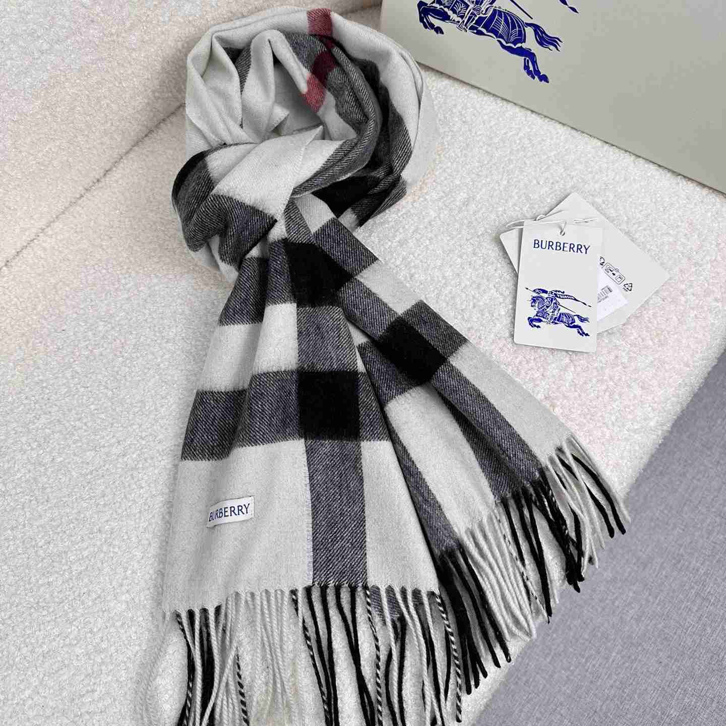 Burberry Scarf   180*40cm - DesignerGu