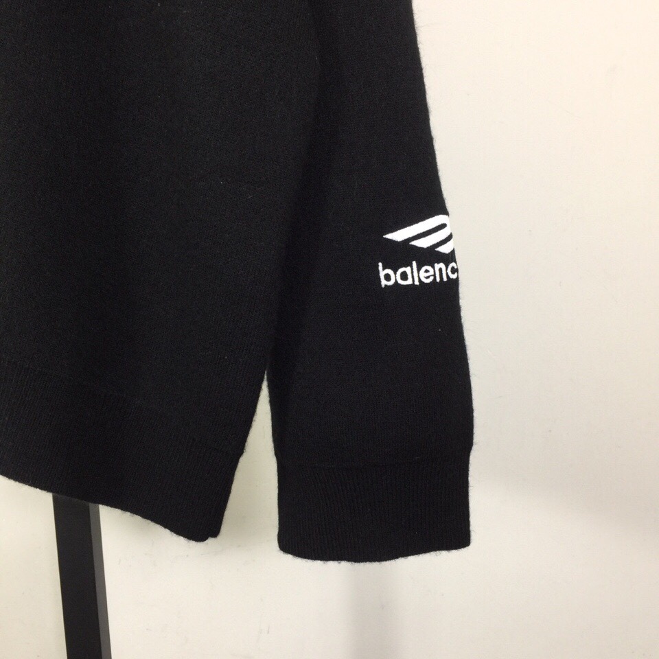 Balenciaga Ski Crewneck In Black - DesignerGu