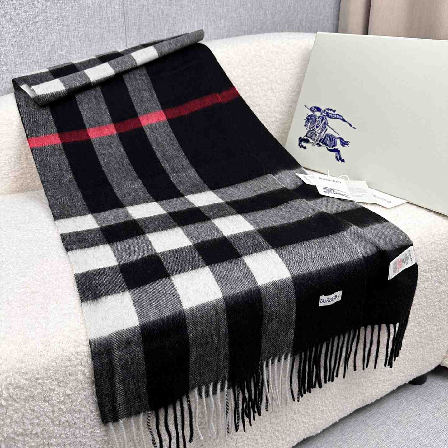 Burberry Scarf   180*40cm - DesignerGu