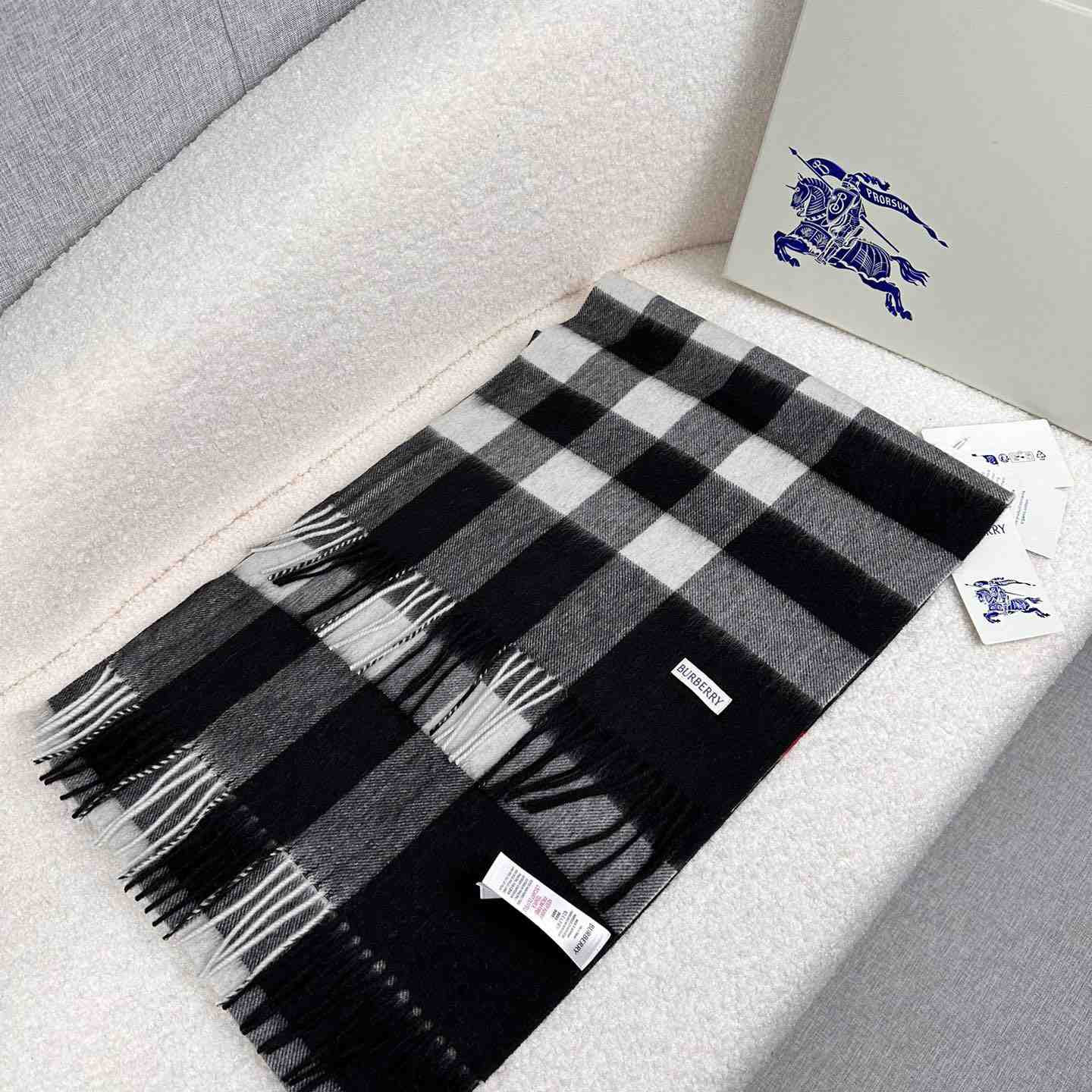 Burberry Scarf   180*40cm - DesignerGu