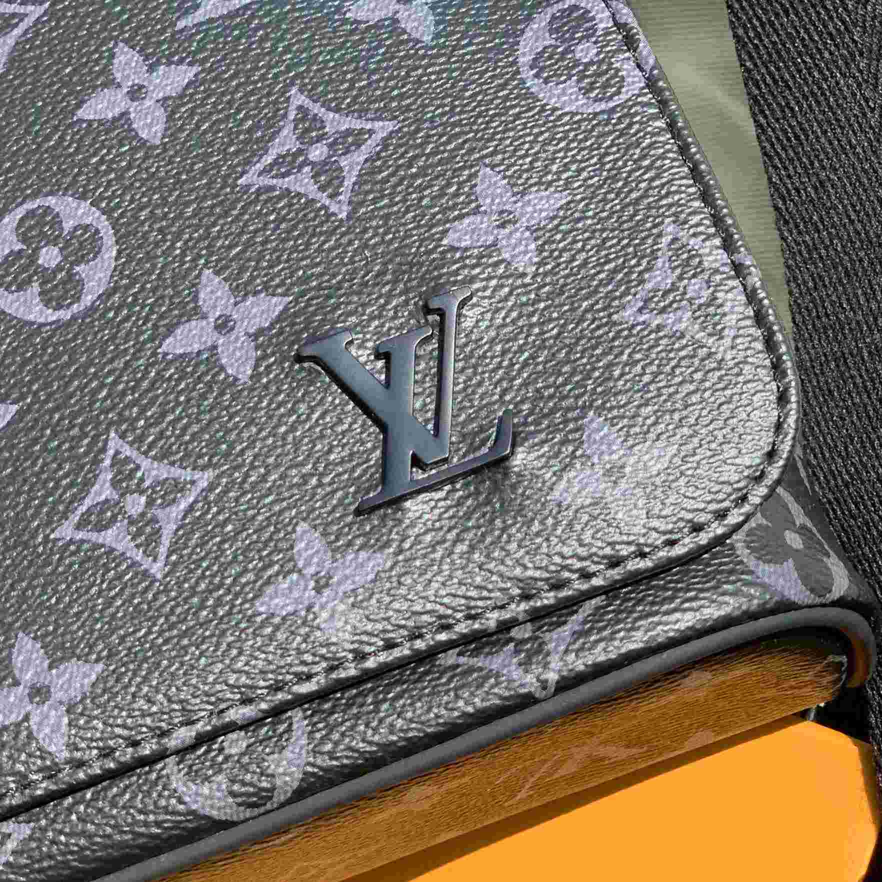 Louis Vuitton District PM Messenger Bag  25-22-8cm - DesignerGu