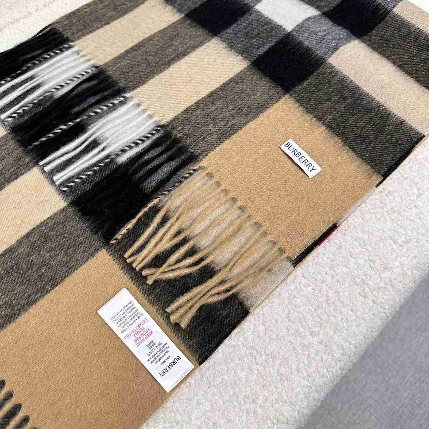 Burberry Scarf   180*40cm - DesignerGu