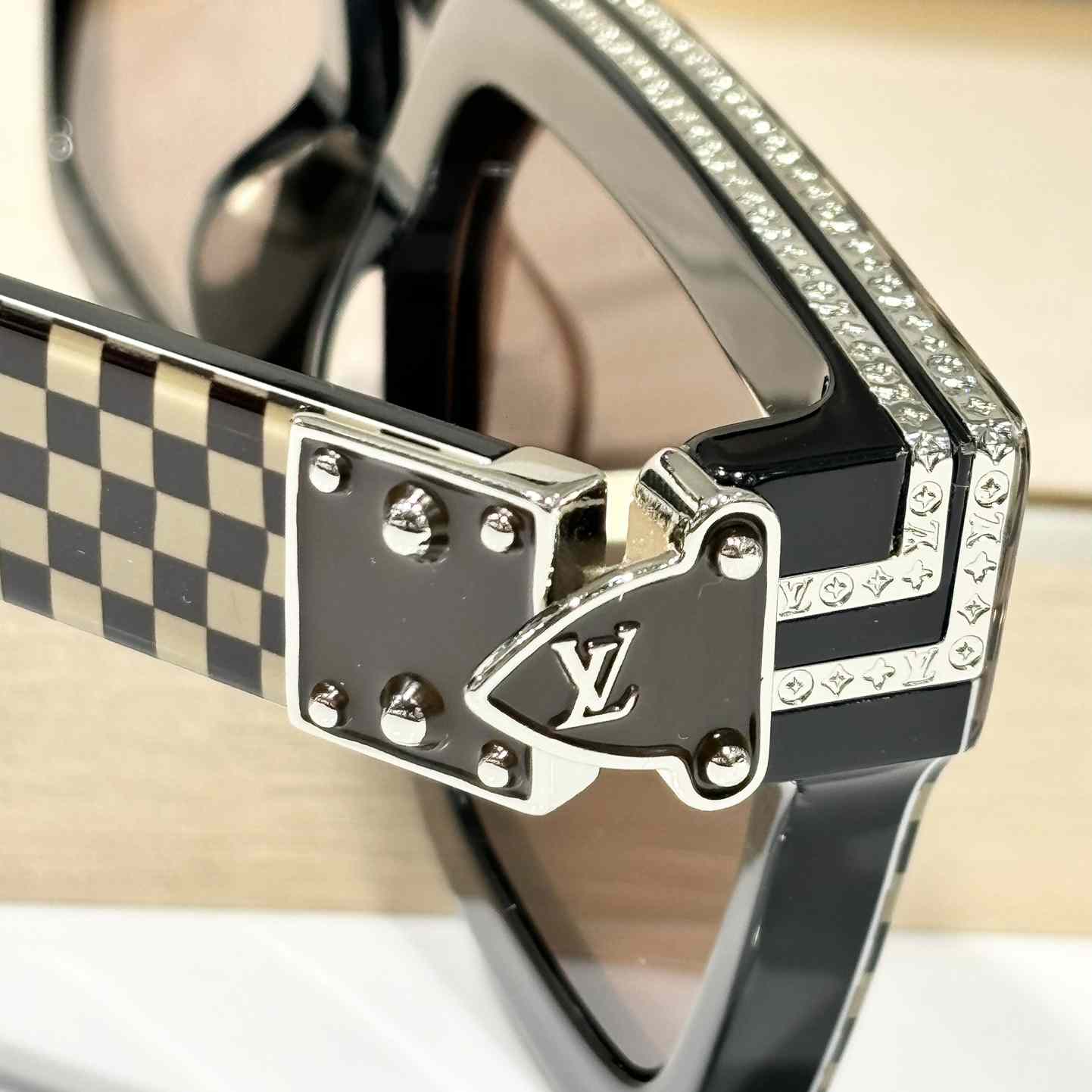 Louis Vuitton 1.1 Millionaires Damier Pop Sunglasses  Z2394W - DesignerGu