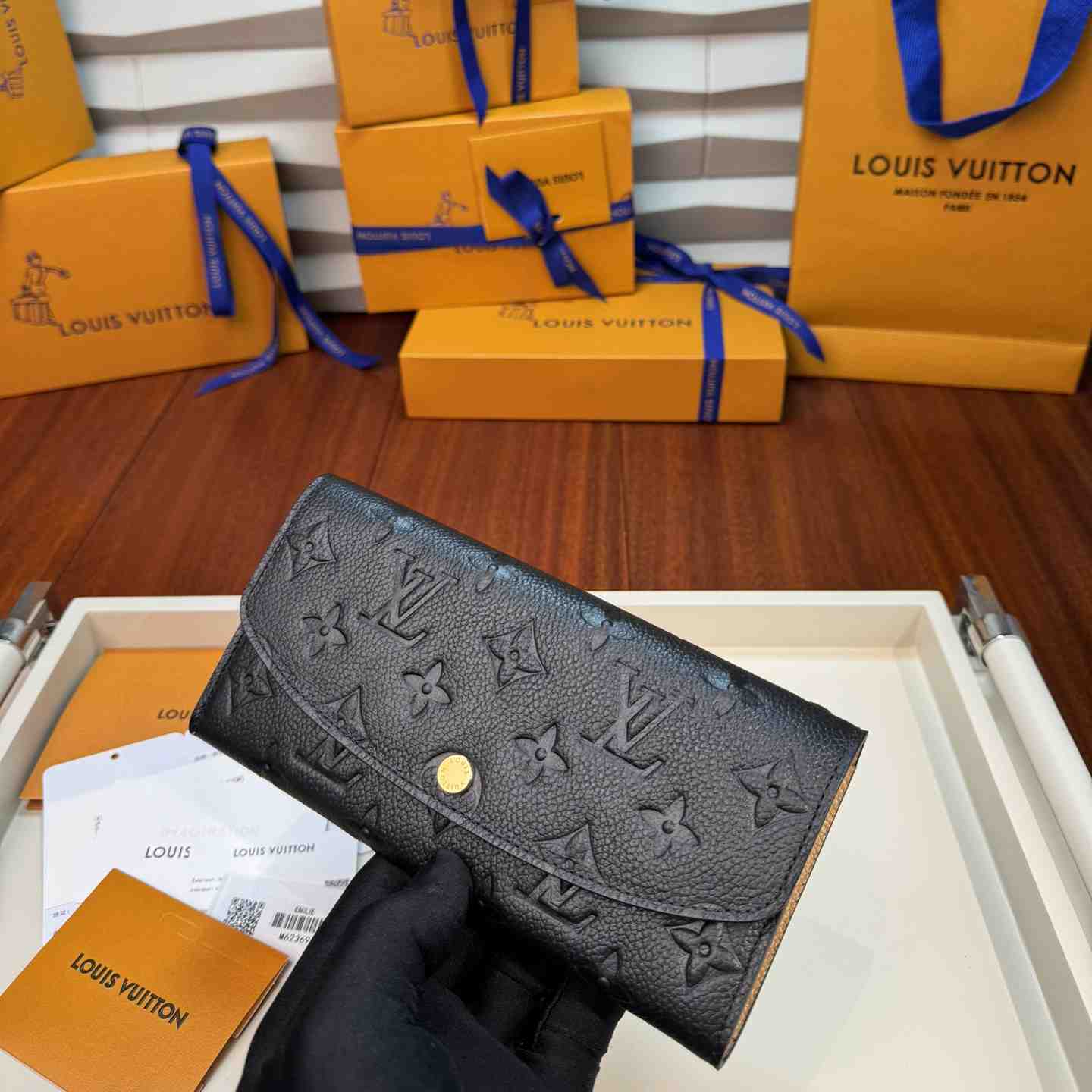 Louis Vuitton Emilie Wallet  M62369 - DesignerGu