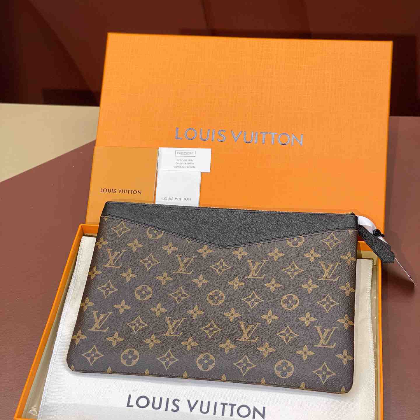 Louis Vuitton Daily Pouch  M62048 - DesignerGu