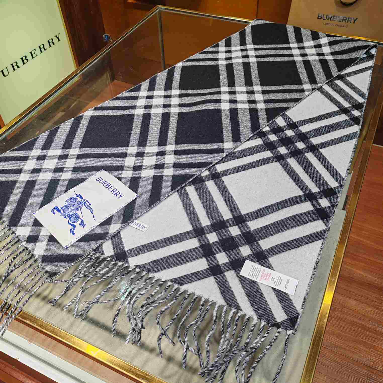 Burberry Check Cashmere Scarf - DesignerGu