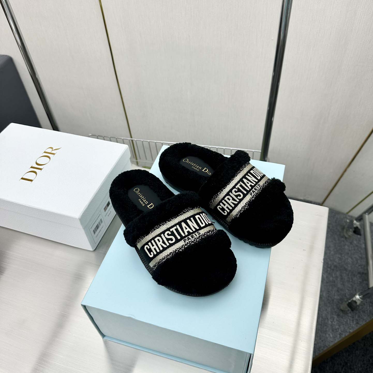 Dior Dway Flip Flops - DesignerGu