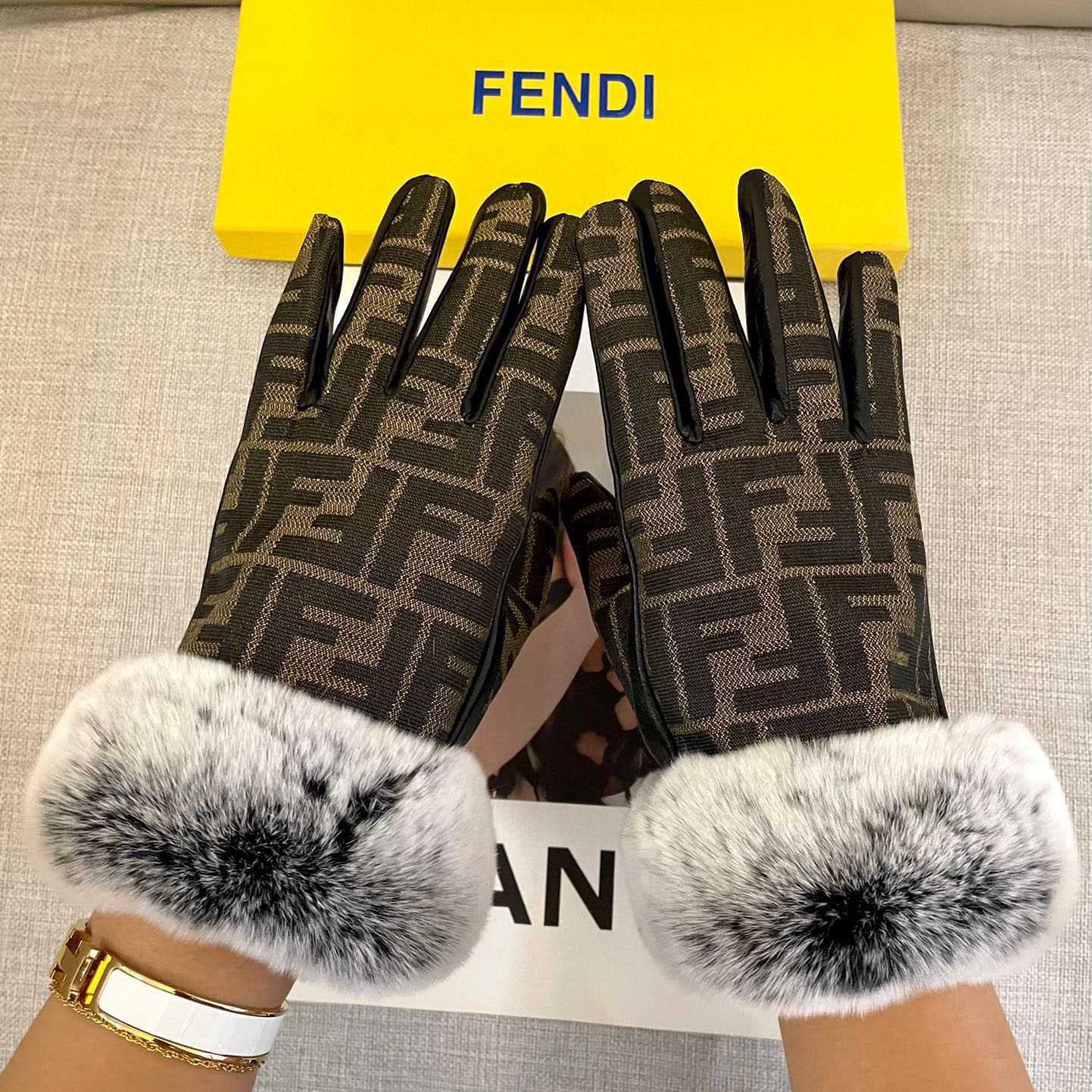 Fendi Gloves - DesignerGu