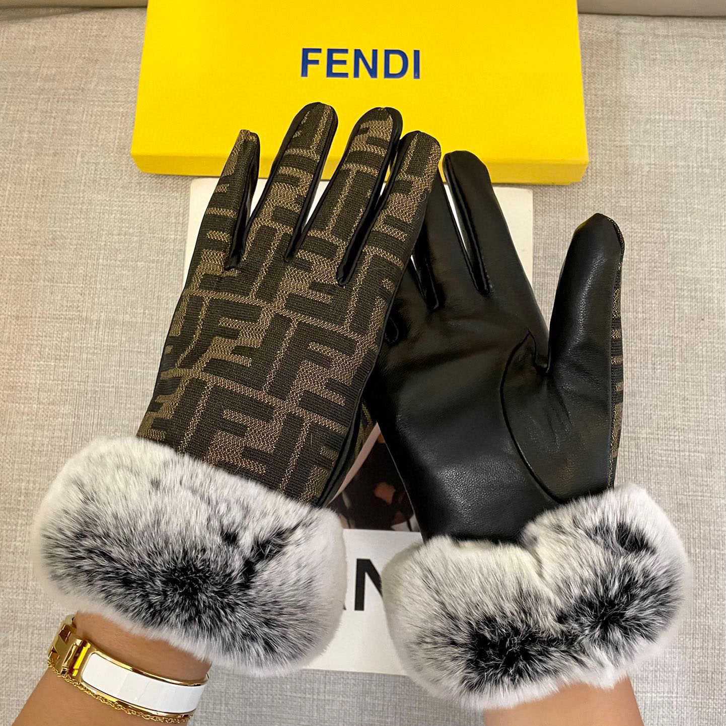 Fendi Gloves - DesignerGu