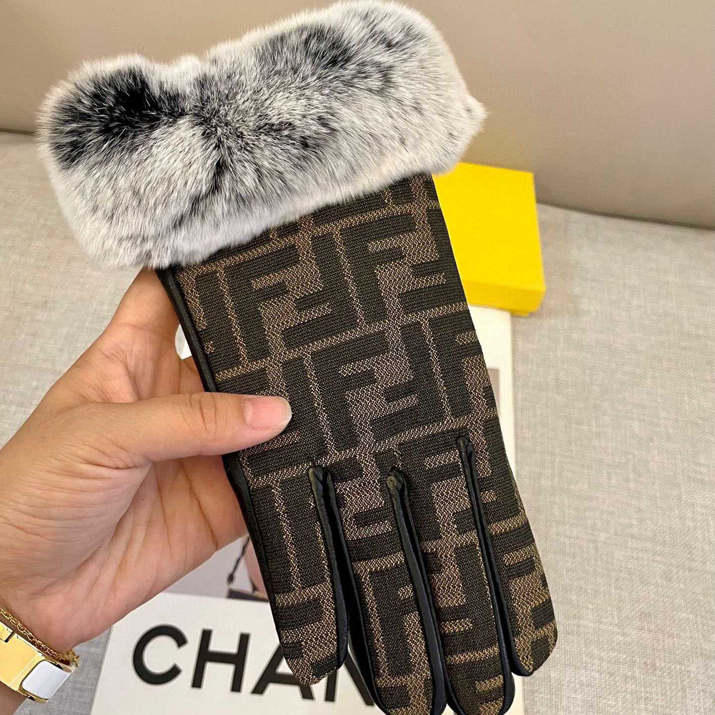 Fendi Gloves - DesignerGu