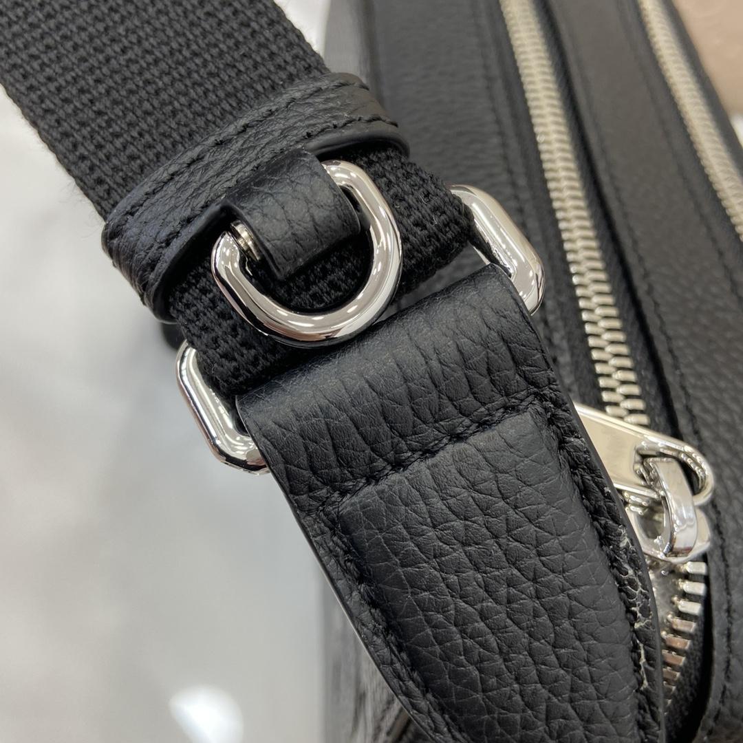 Gucci Jumbo GG Super Mini Bag - DesignerGu