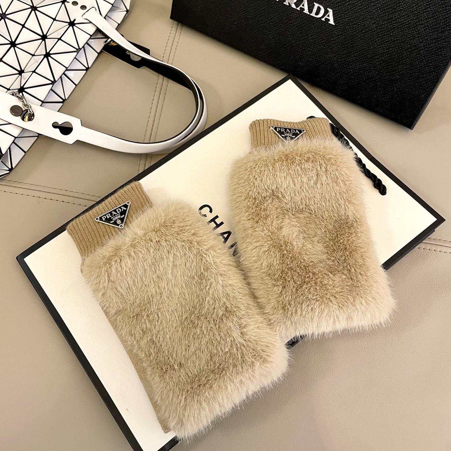 Prada Gloves  - DesignerGu