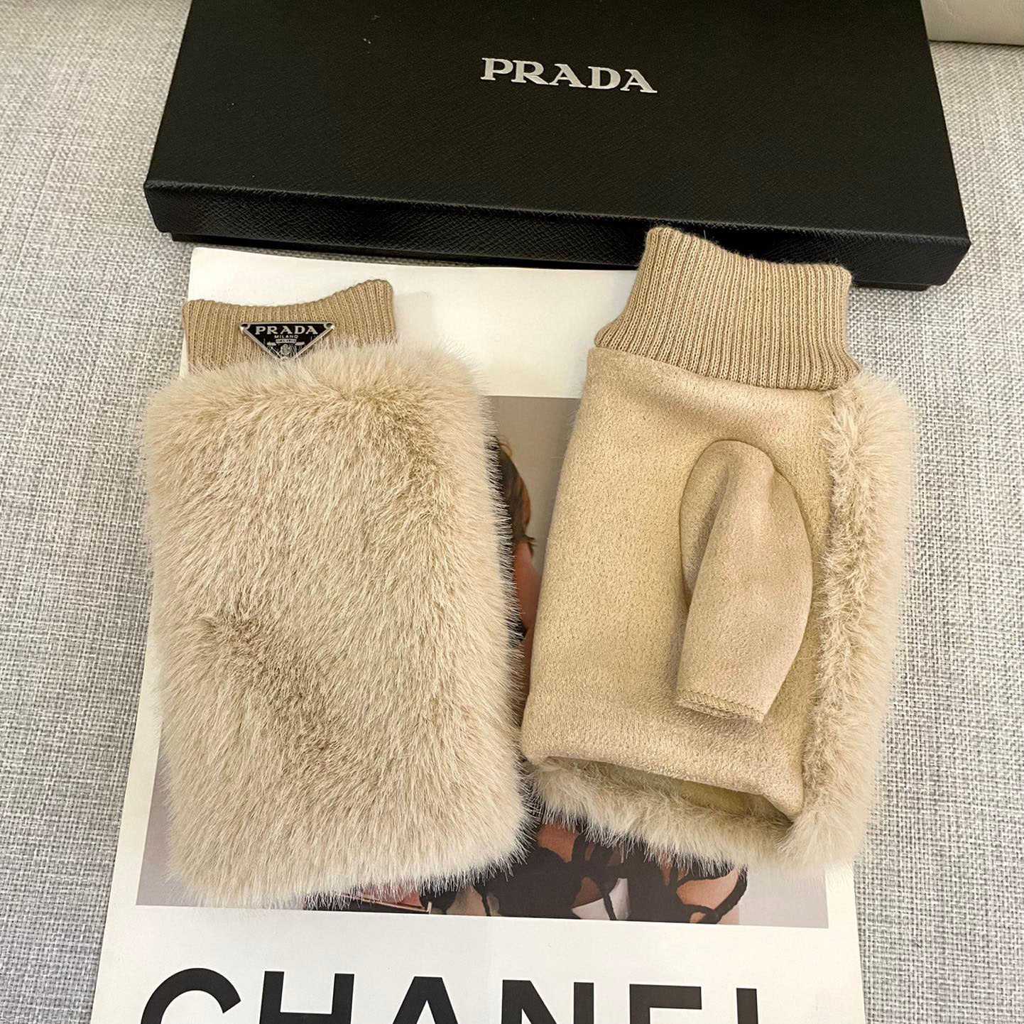 Prada Gloves  - DesignerGu