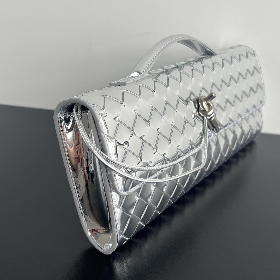 Bottega Veneta Andiamo Clutch 31*13*3cm - DesignerGu