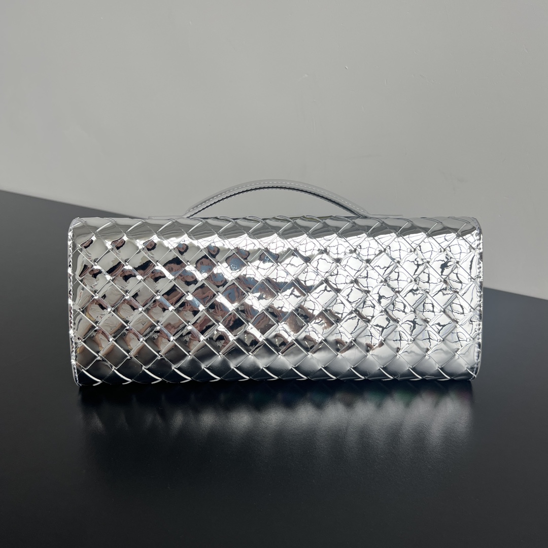 Bottega Veneta Andiamo Clutch 31*13*3cm - DesignerGu