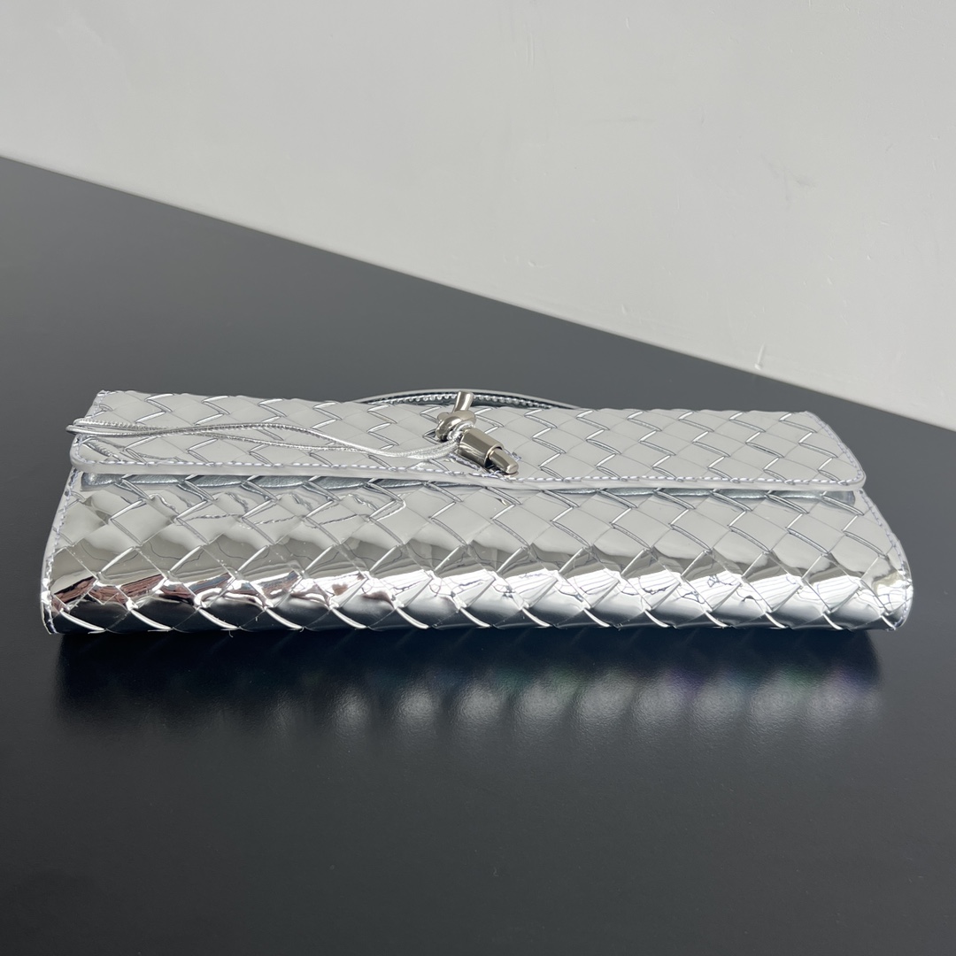 Bottega Veneta Andiamo Clutch 31*13*3cm - DesignerGu