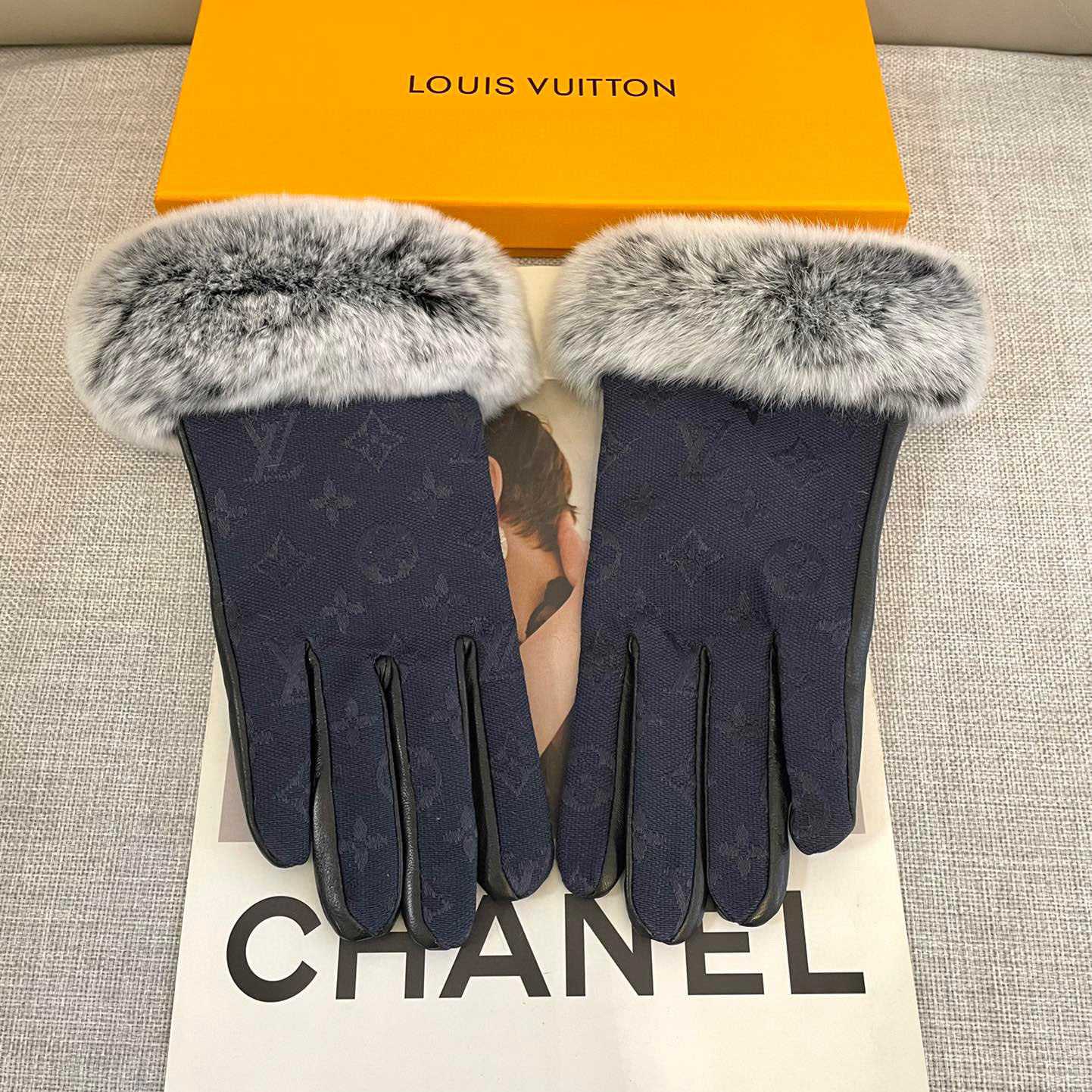 Louis Vuitton Gloves  - DesignerGu