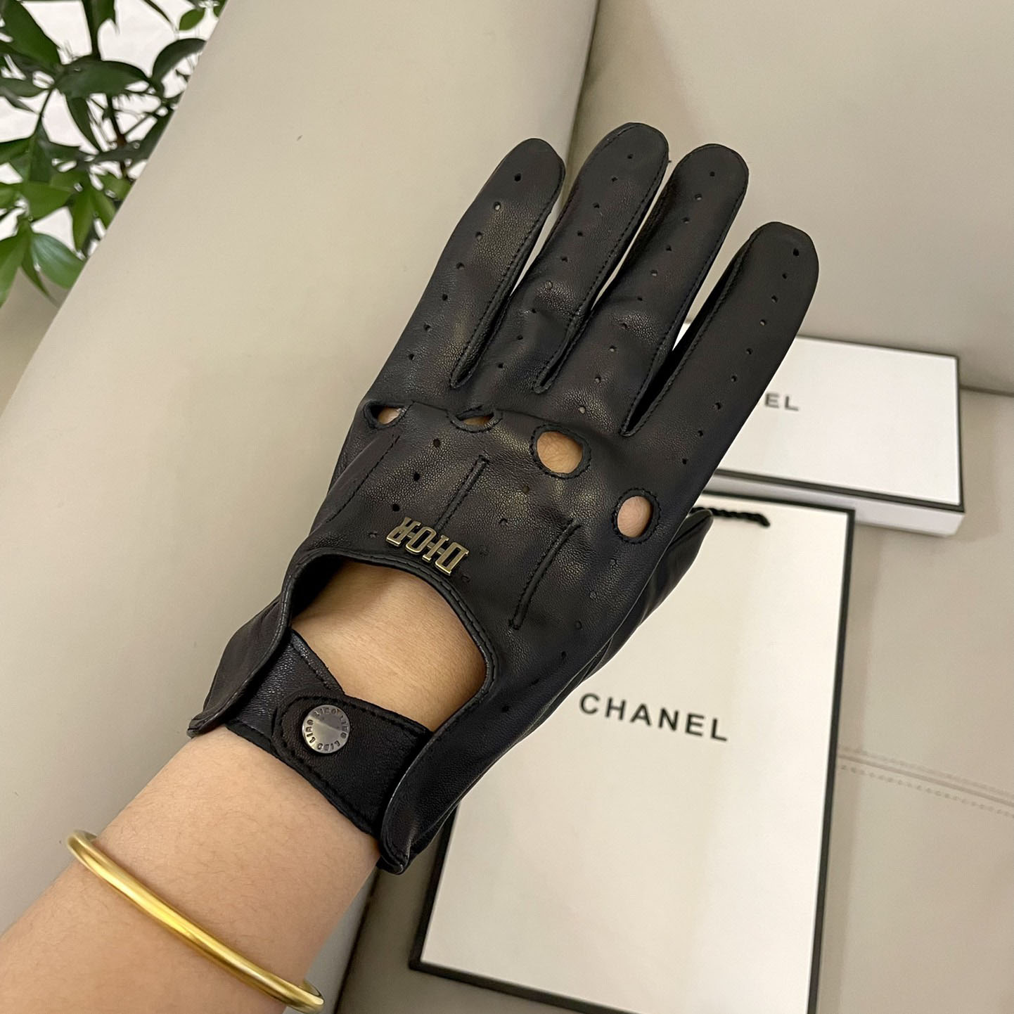 Dior Gloves  - DesignerGu