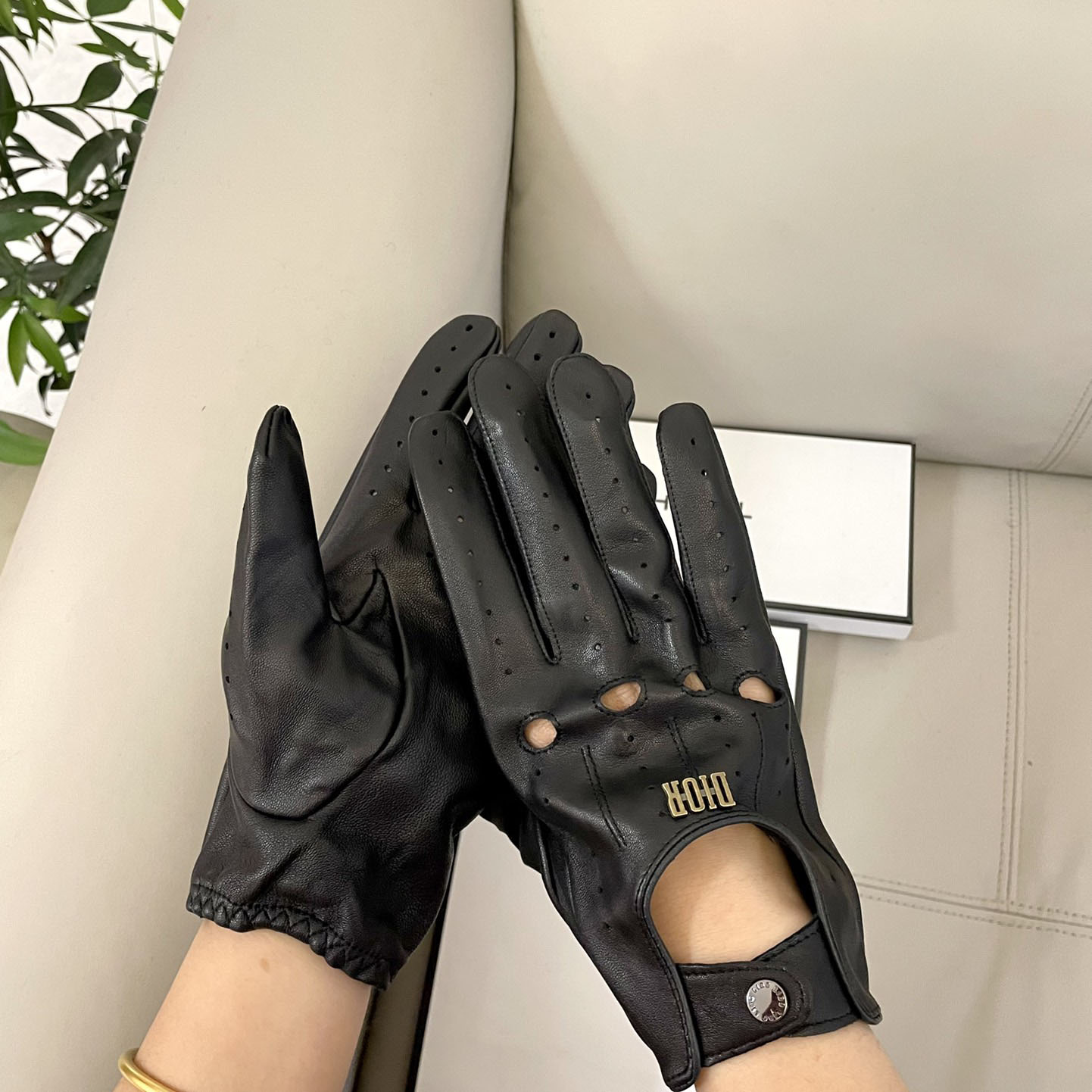 Dior Gloves  - DesignerGu