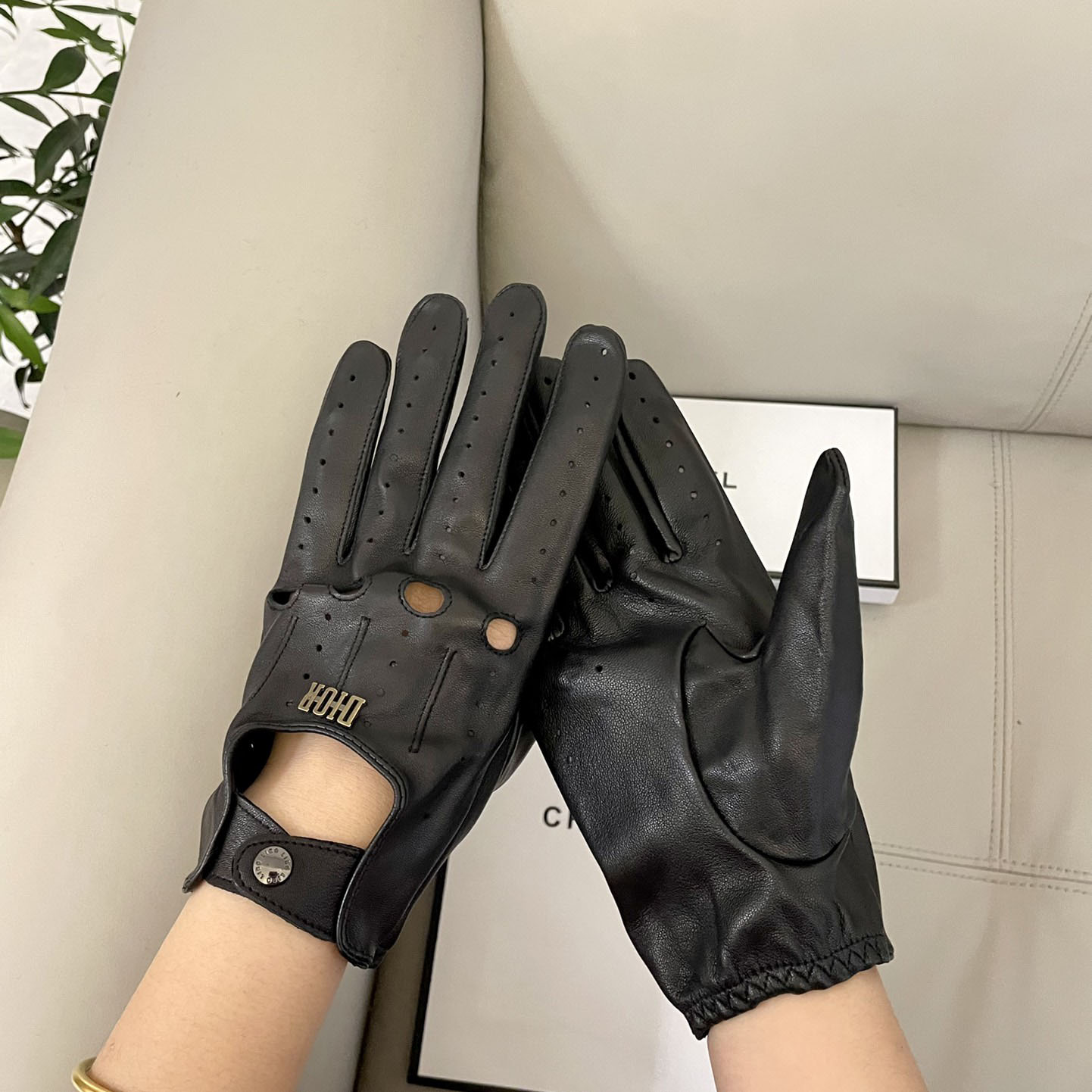 Dior Gloves  - DesignerGu