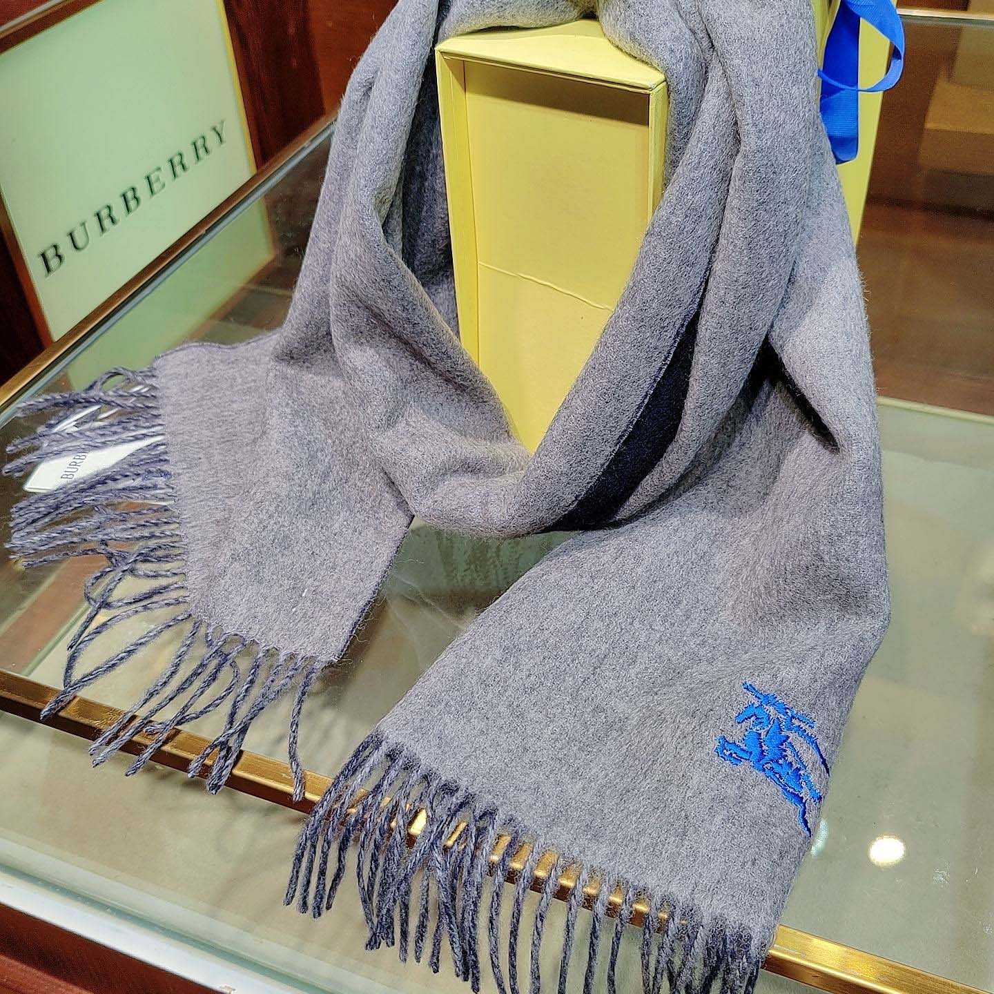 Burberry Reversible Cashmere Scarf - DesignerGu