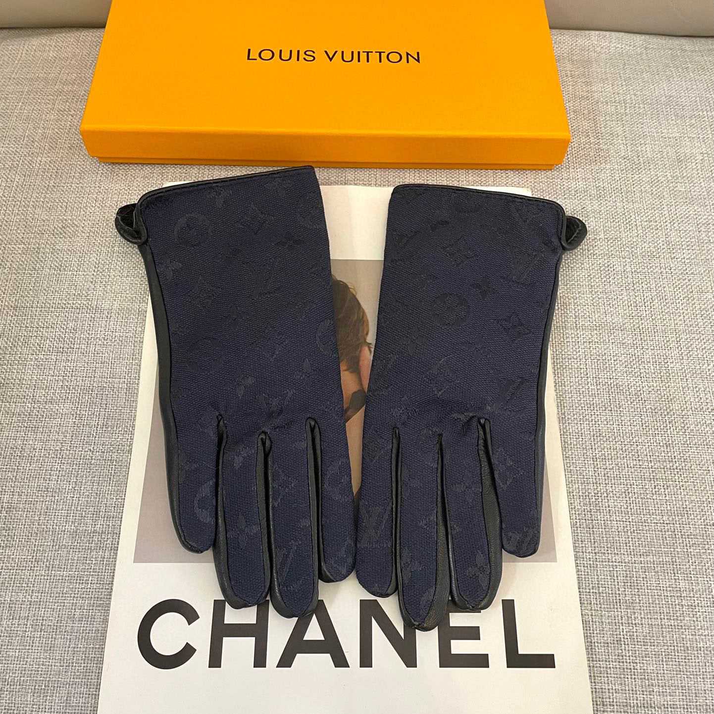 Louis Vuitton Gloves  - DesignerGu