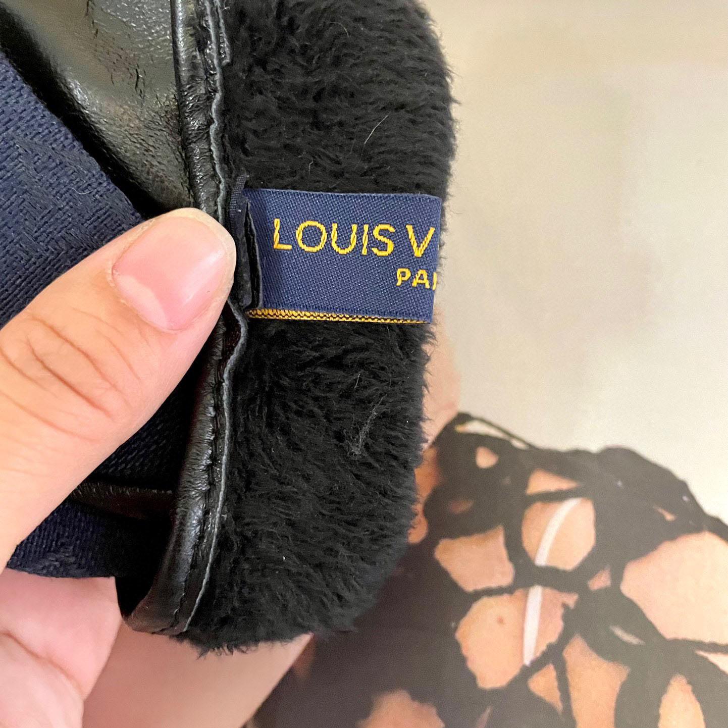 Louis Vuitton Gloves  - DesignerGu