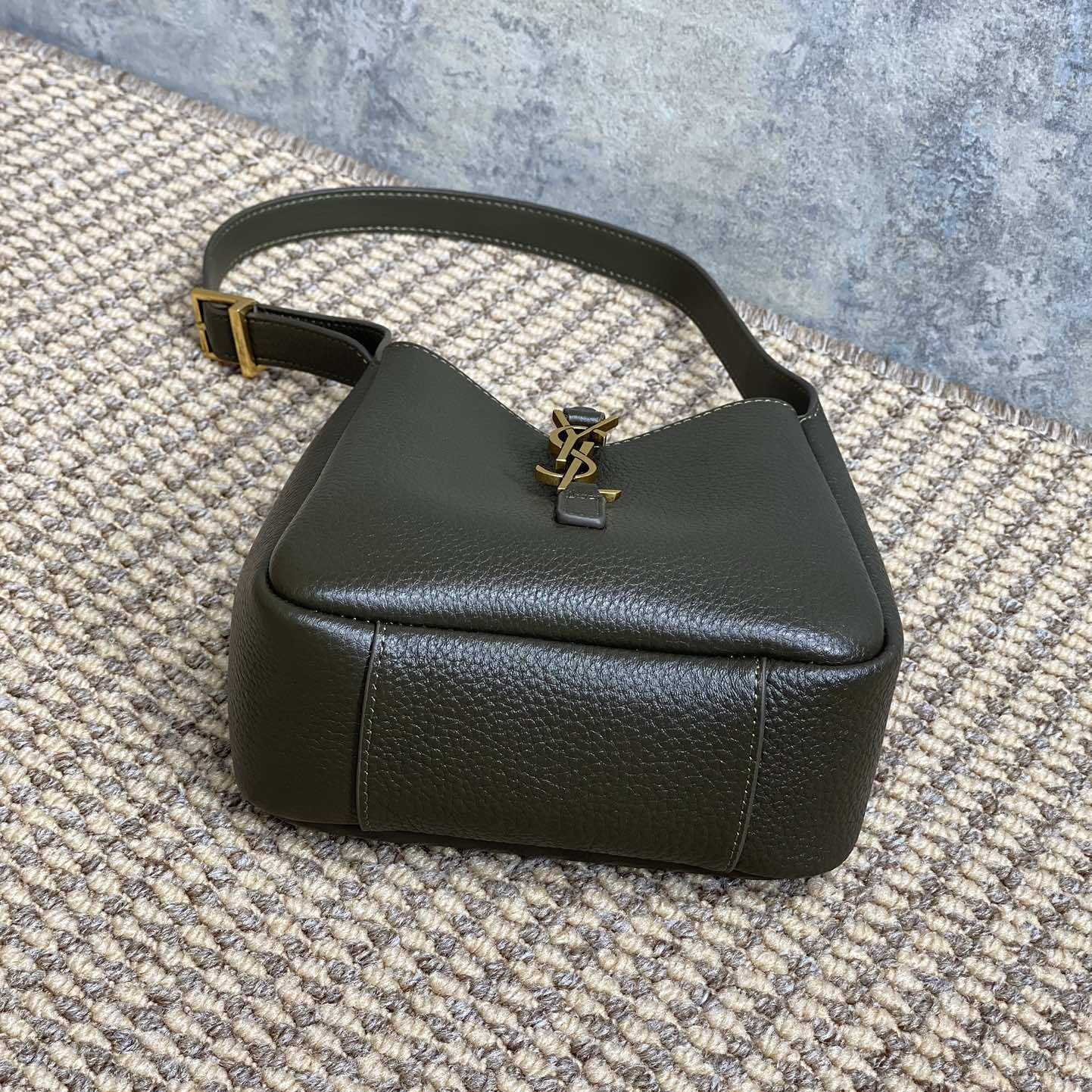 Saint Laurent LE 5 À 7 Supple Baby In Grained Leather - DesignerGu