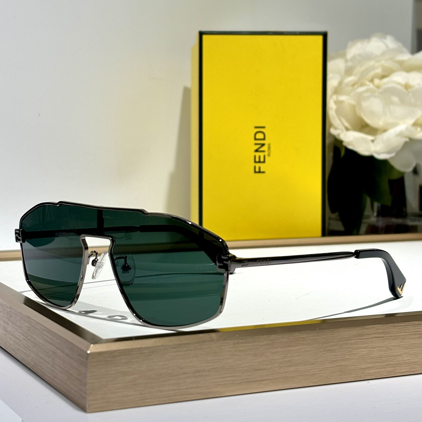 Fendi Sky Sunglasses   FE40129U - DesignerGu