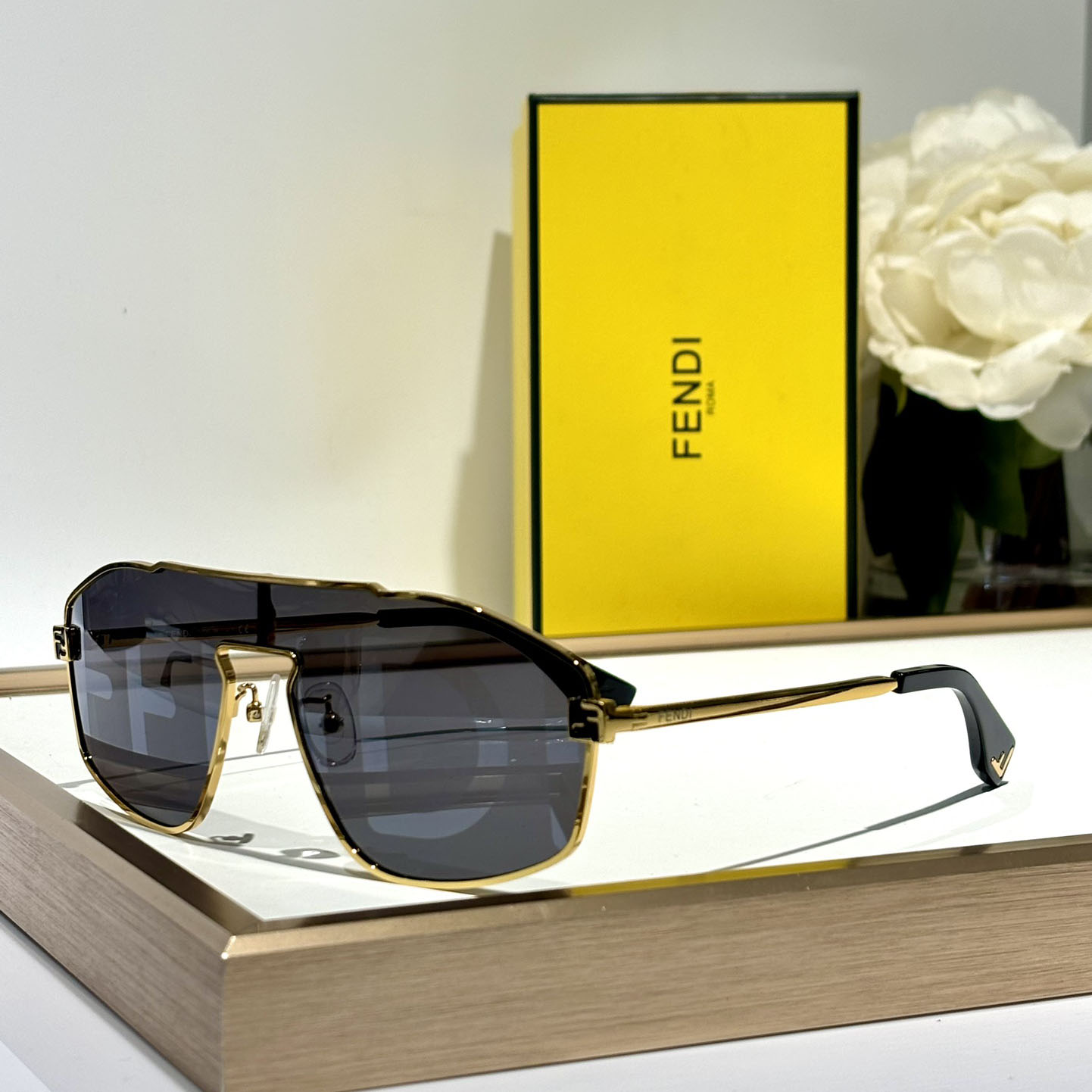 Fendi Sky Sunglasses   FE40129U - DesignerGu