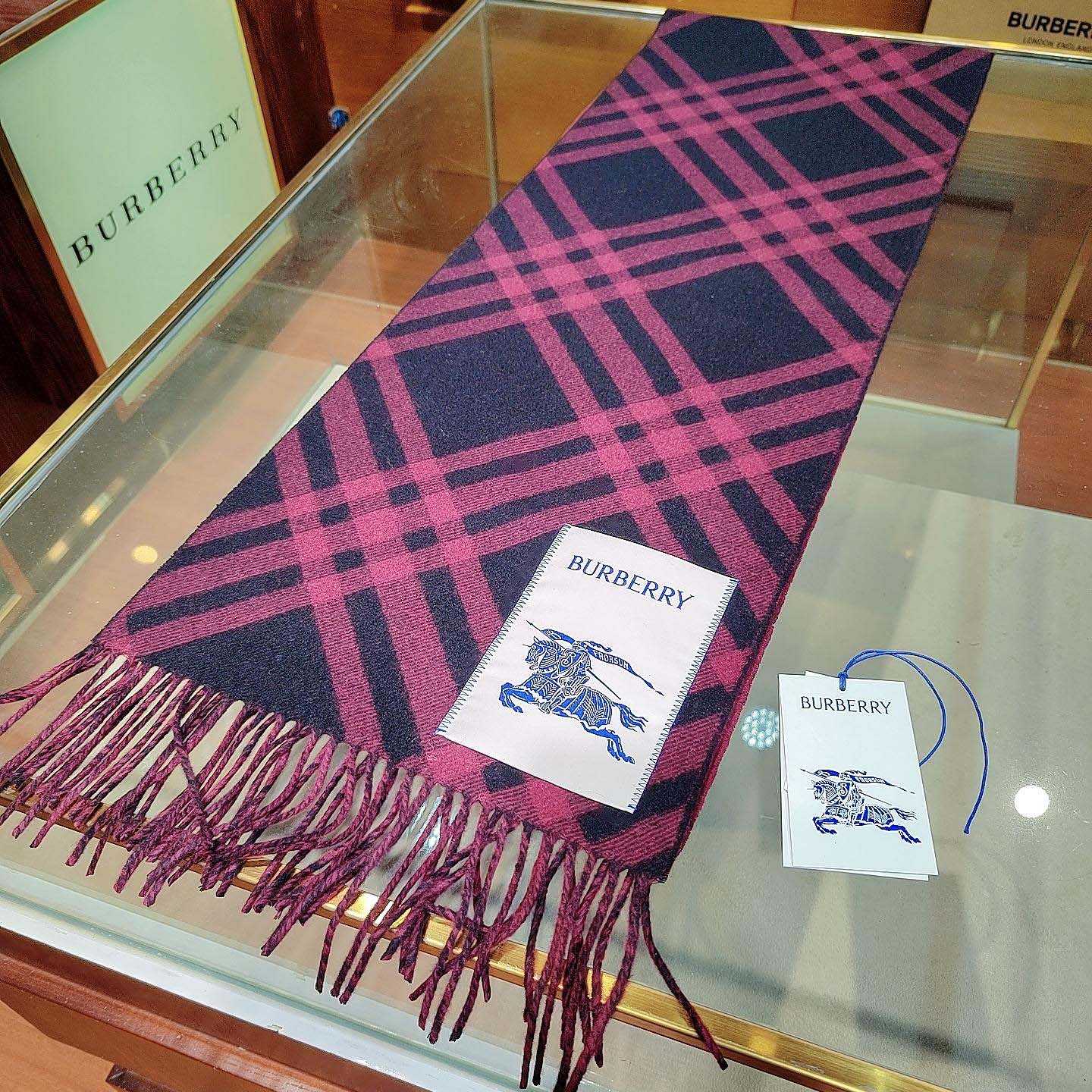 Burberry Check Cashmere Scarf - DesignerGu