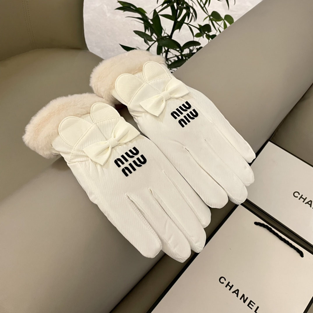 Miu Miu Gloves  - DesignerGu