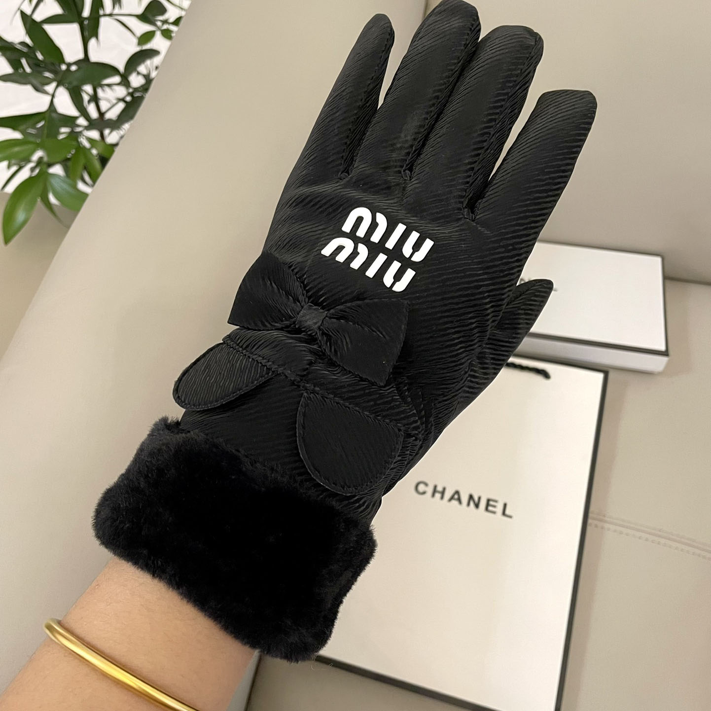 Miu Miu Gloves  - DesignerGu