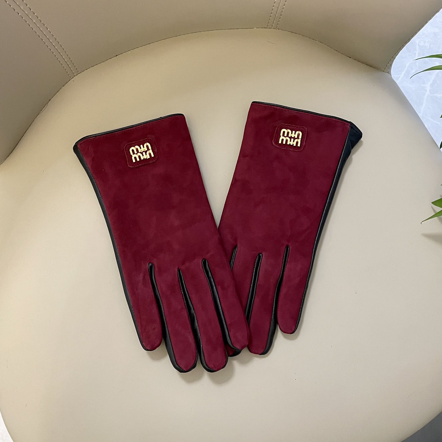 Miu Miu Gloves  - DesignerGu