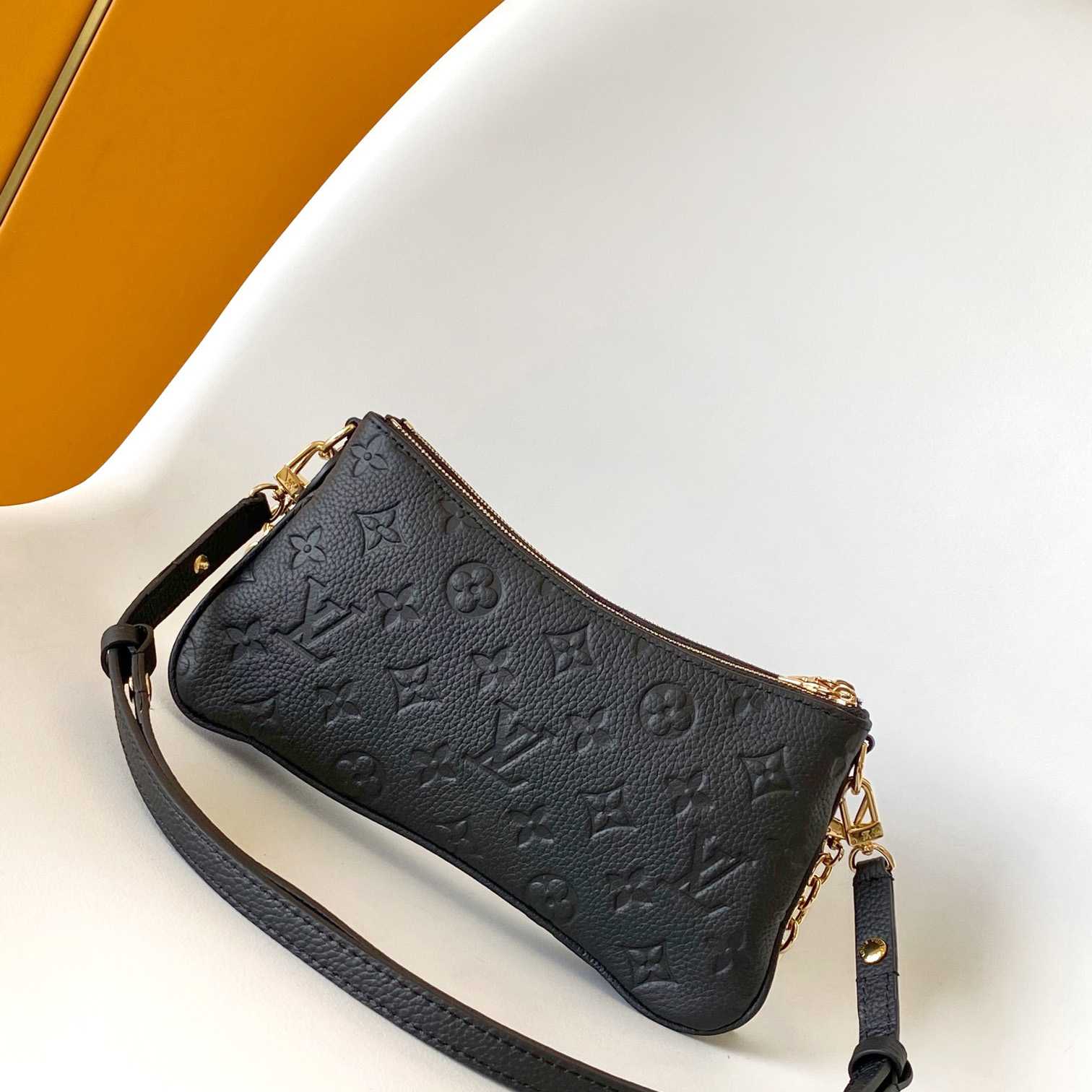 Louis Vuitton Liv Pochette  M83301 - DesignerGu