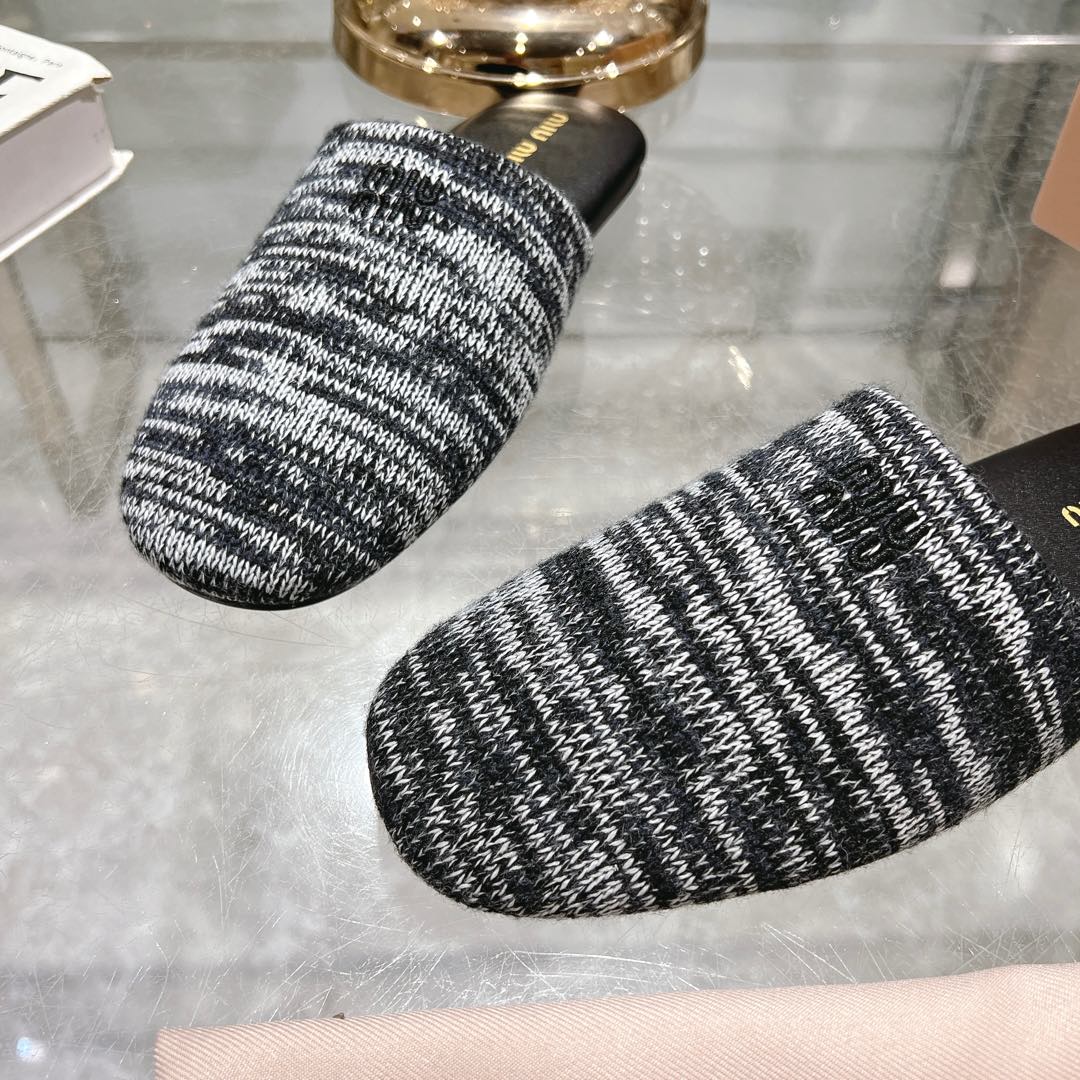 Miu Miu Wool slippers - DesignerGu