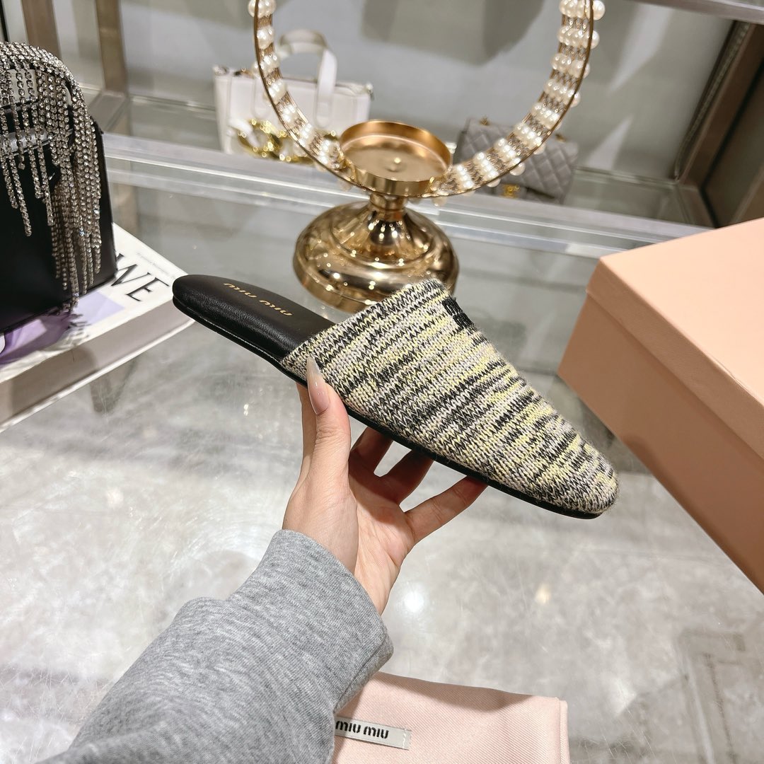 Miu Miu Wool slippers - DesignerGu