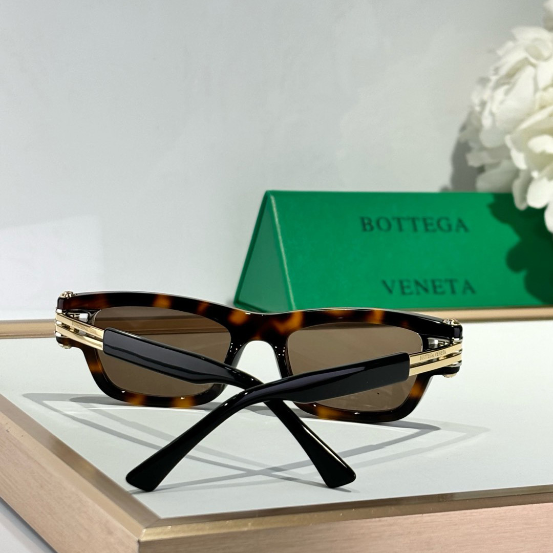 Bottega Veneta Bolt Squared Sunglasses - DesignerGu