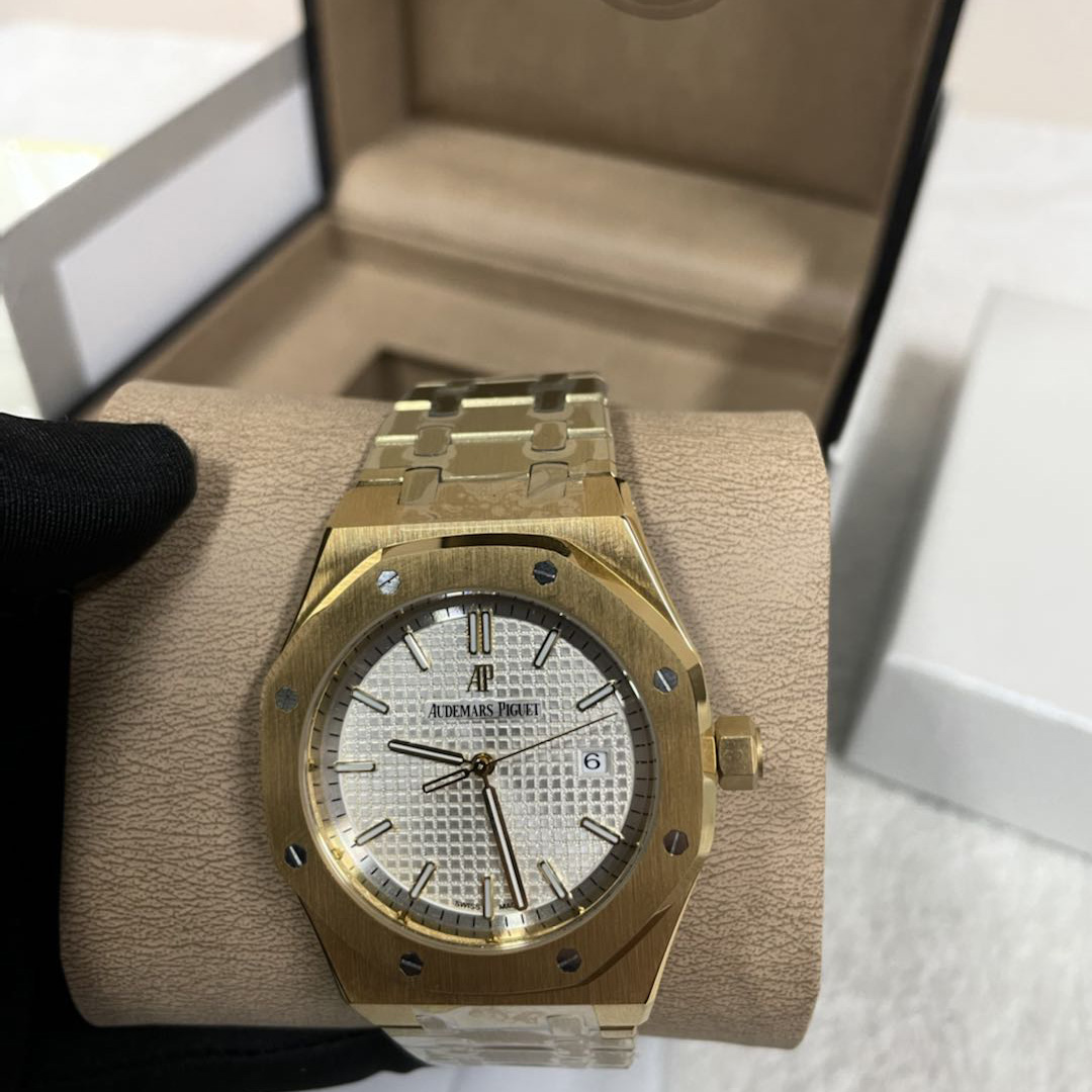 Audemars Piguet Men's Watch   41mm - DesignerGu