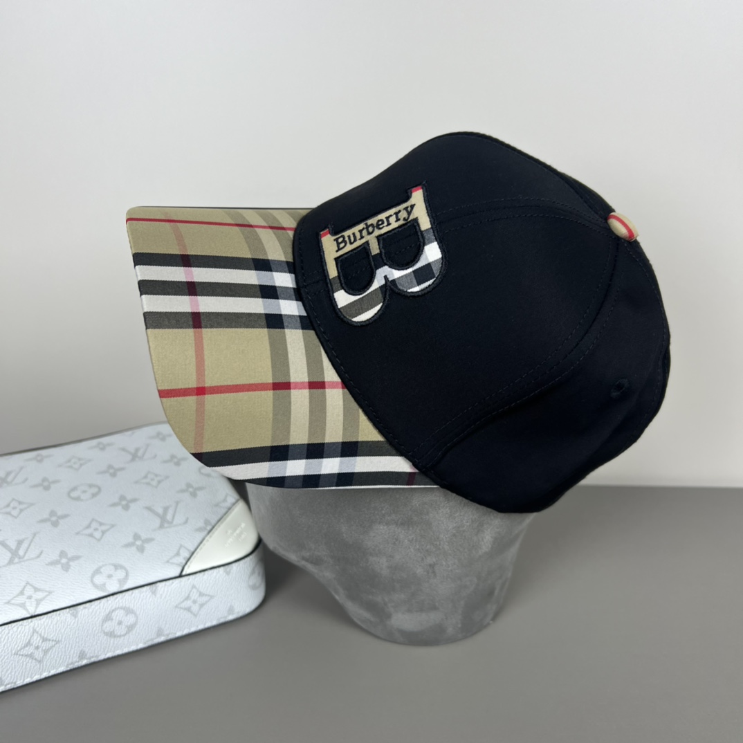 Burberry Baseball Cap - DesignerGu