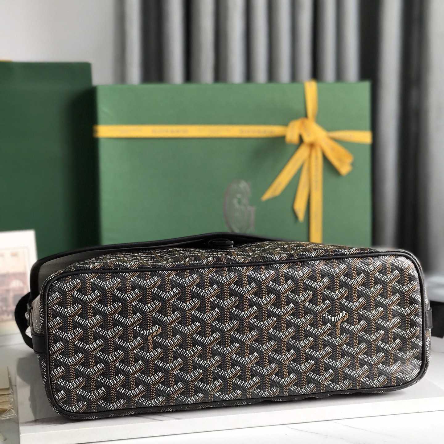 Goyard Capetien MM Messenger Bag   - DesignerGu