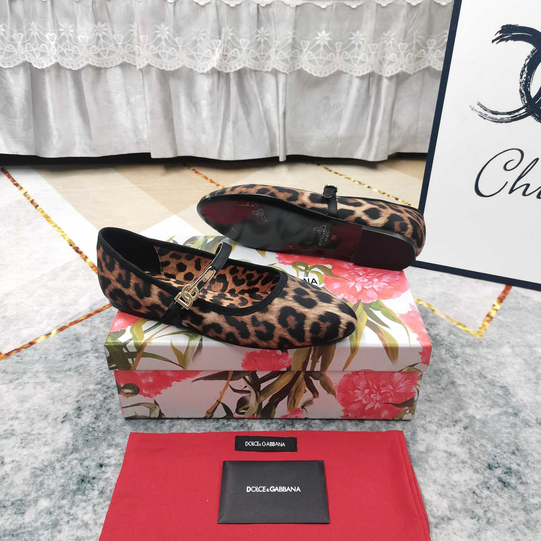 Dolce & Gabbana Printed Velvet Ballet Flats - DesignerGu