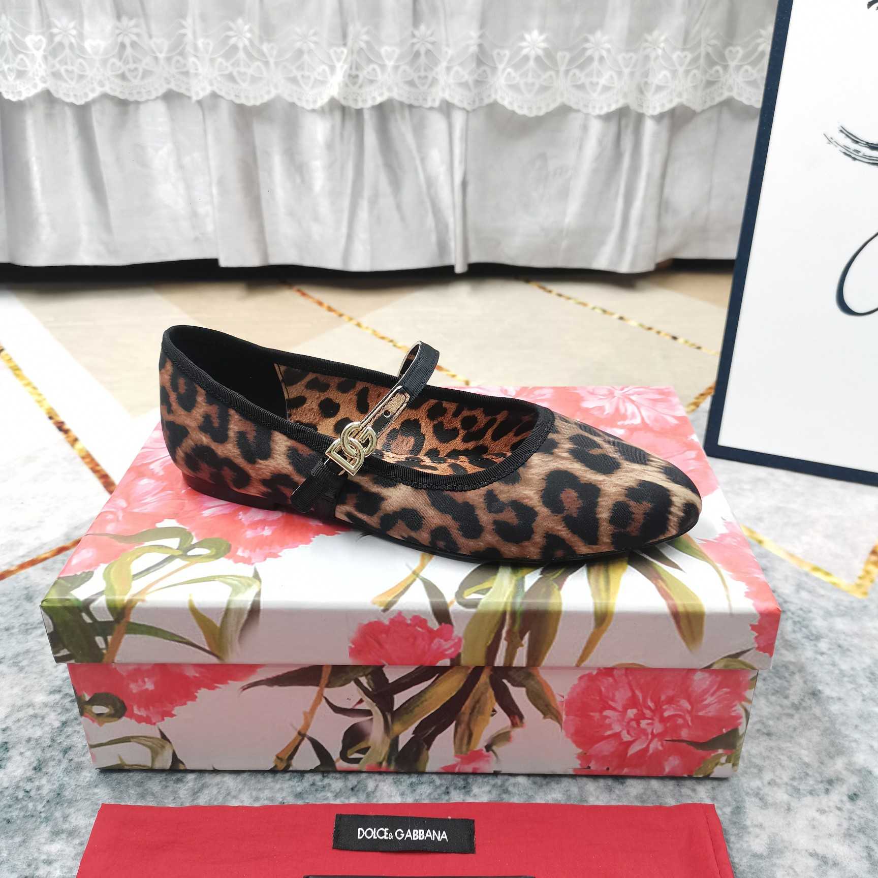 Dolce & Gabbana Printed Velvet Ballet Flats - DesignerGu