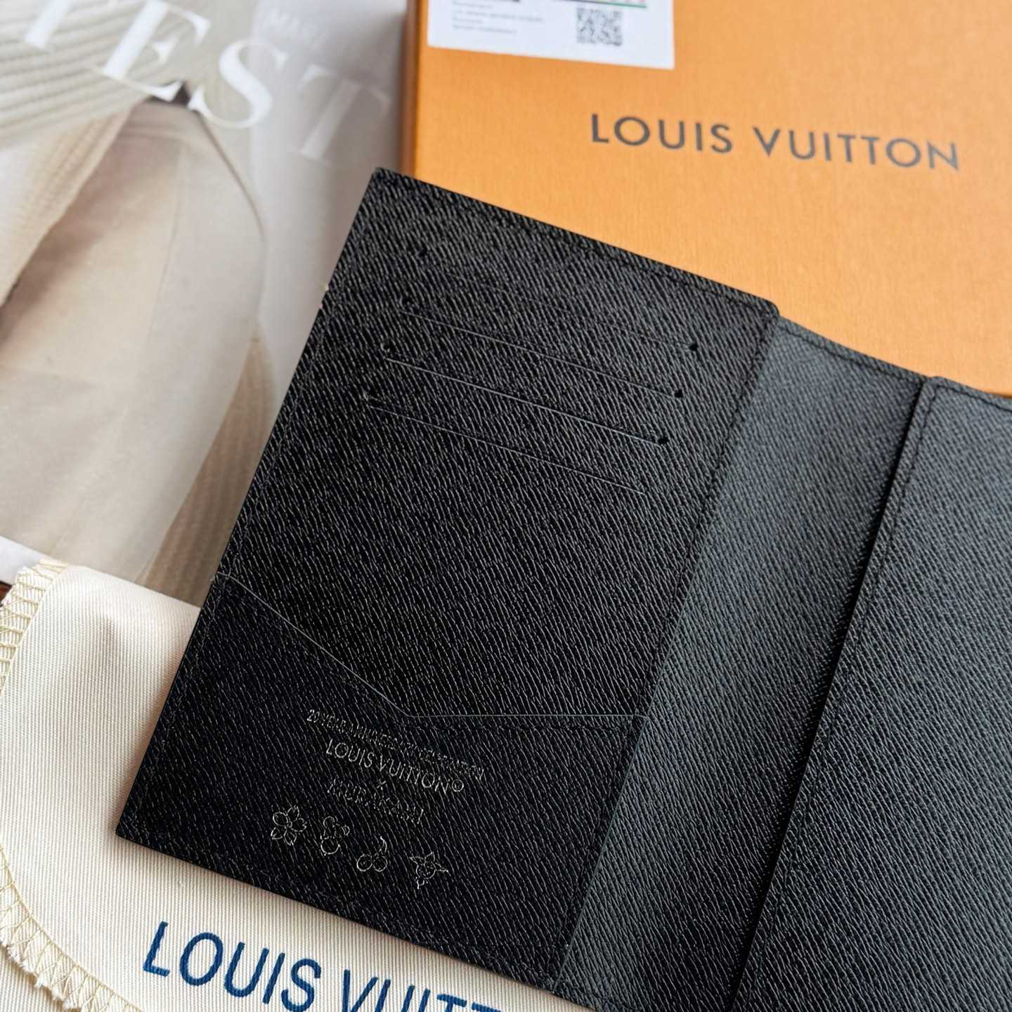 Louis Vuitton LV x TM Passport Cover   M13414 - DesignerGu