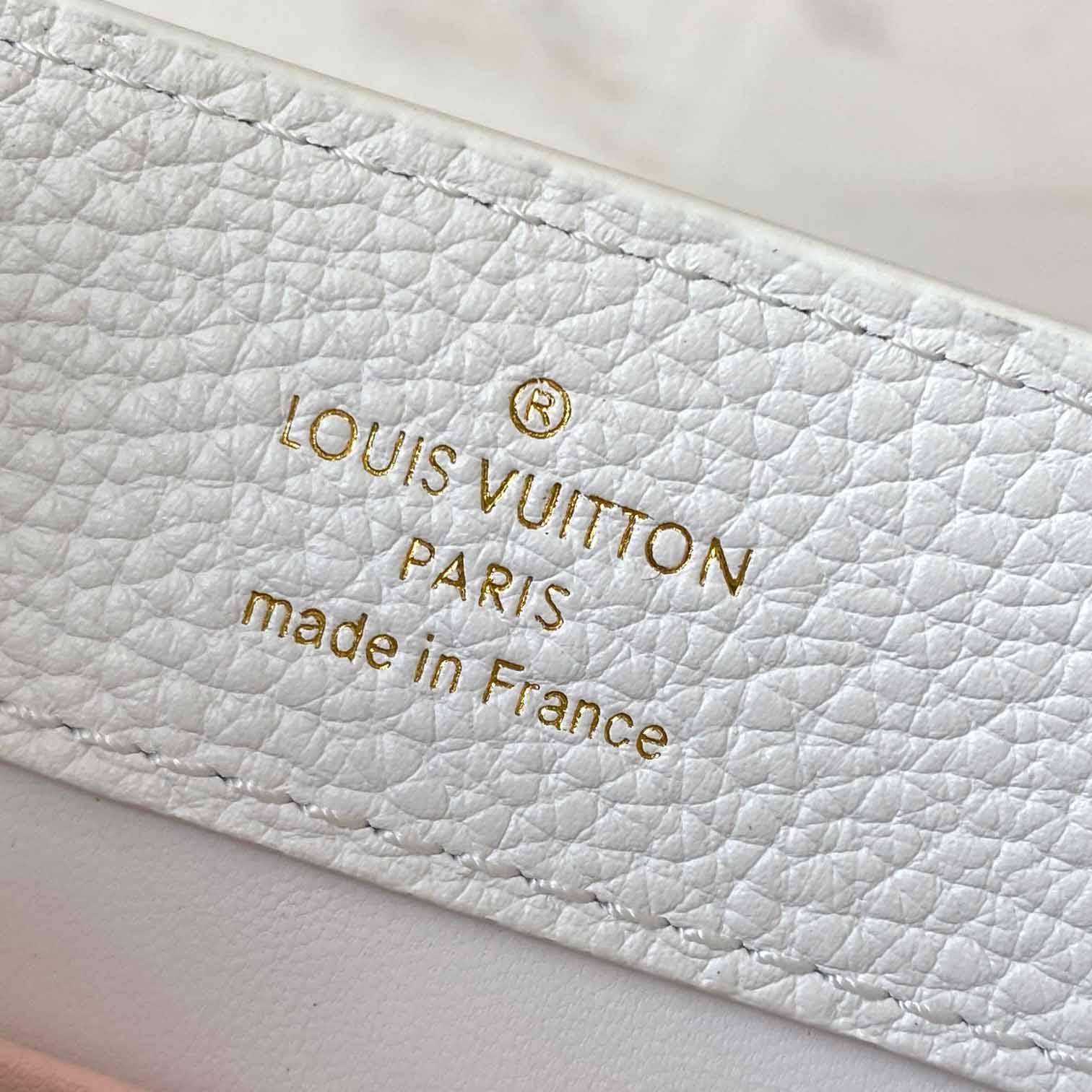 Louis Vuitton Capucines BB   M12279 - DesignerGu