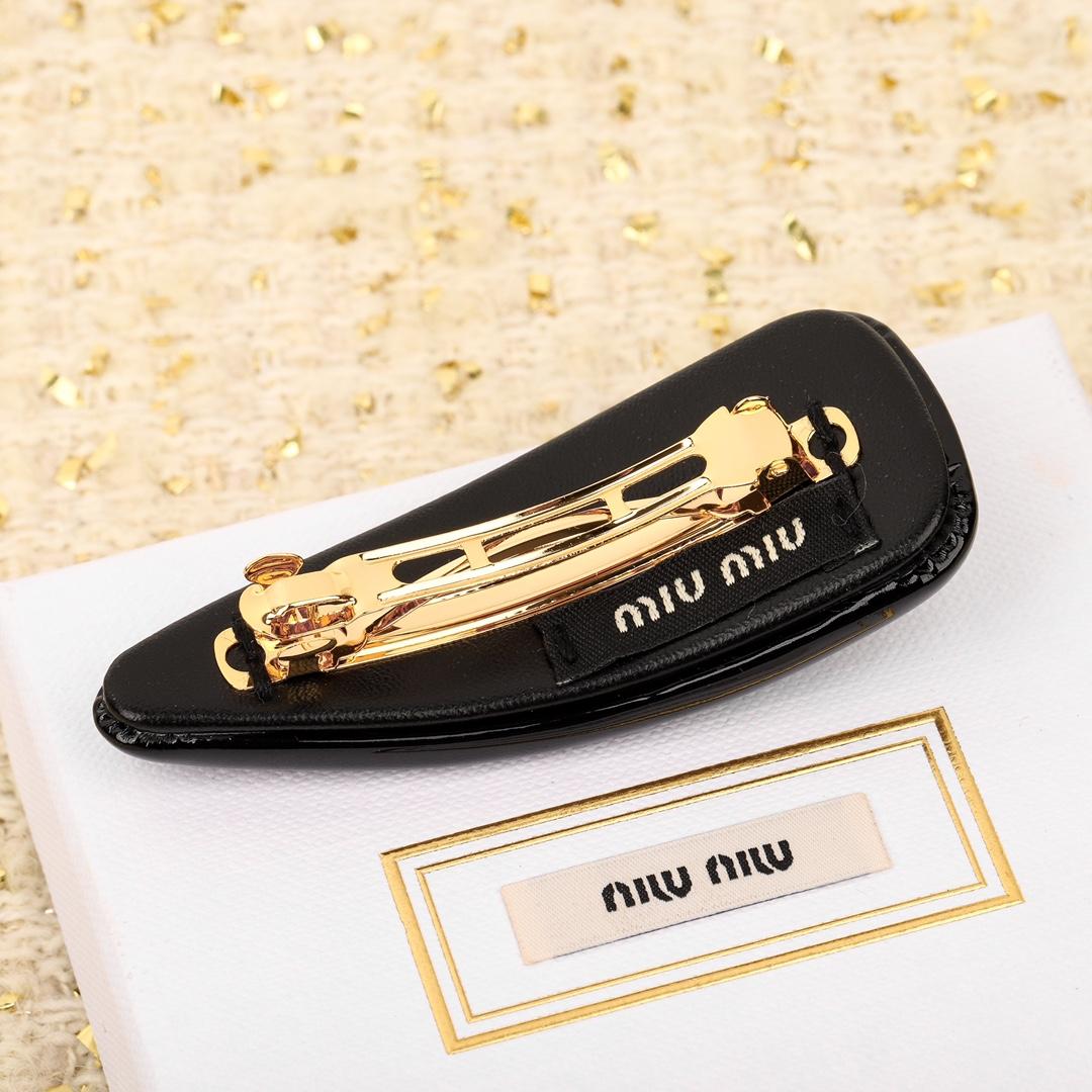 Miu Miu Patent-leather Hair Clip - DesignerGu