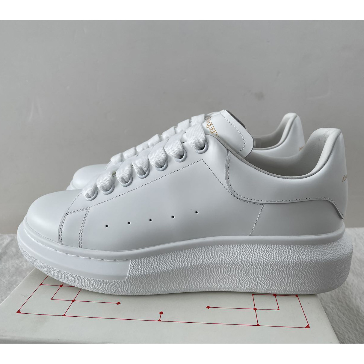 Alexander Mqueen Sneakers In White - DesignerGu