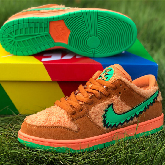 Grateful Dead X Nike SB Dunk Low 