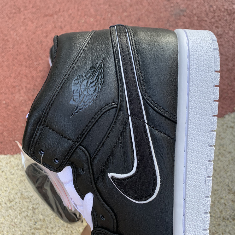 Air Jordan 1 Retro Mid 