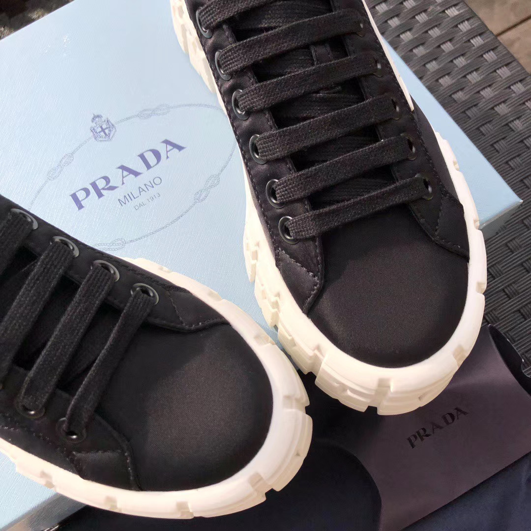 Prada Triangular Logo Plaque Sneakers - DesignerGu